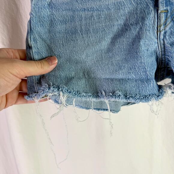 Levi's 501 Women's 24 Waist Button Fly Stonewashed Denim Raw Hem Jean Shorts - Picture 10 of 10